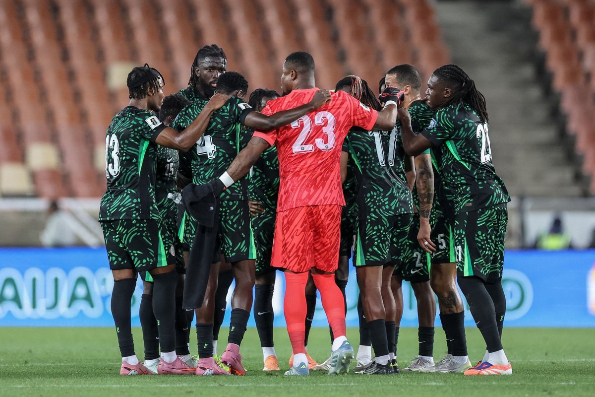 Super Eagles players in a huddle
